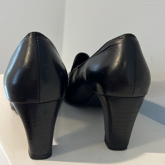 Vaneli Classic Black Leather Pumps | Square Toe | Size 9S (Slim Fit) - Picture 4 of 10